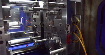 Cetakan injeksi dua tembakan